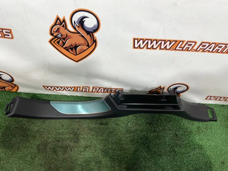 LR151184 Rear left footrest protection plate Range Rover Sport L461 (2023-) Used cost 80 € in stock 1 pcs.
