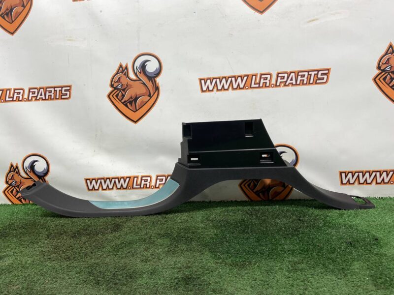 LR151184 Rear left footrest protection plate Range Rover Sport L461 (2023-) Used cost 80 € in stock 1 pcs.