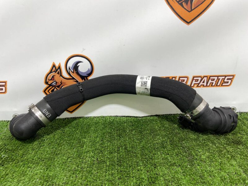 LR151630 Radiator hose 3.0 lower Range Rover Sport L461 (2023-) used cost  € in stock 2 pcs.