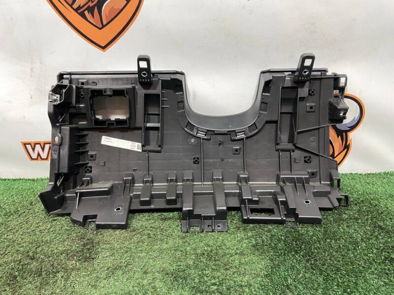 LR152069 Lower dashboard panel finish for Range Rover Sport L461 (2023-) Used cost  € in stock 1 pcs.