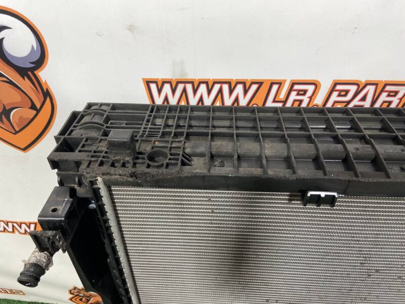 LR152200KIT Radiator cassette 3.0D Range Rover Sport L461 (2023-) Used cost  € in stock 2 pcs.