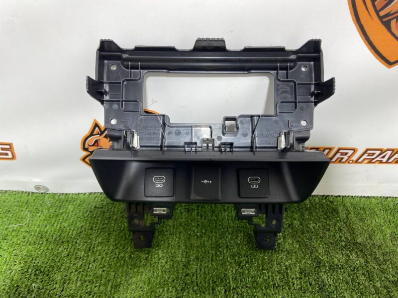 LR152579 Console panel of the lower end finishing Range Rover Sport L461 (2023-) Used cost  € in stock 1 pcs.