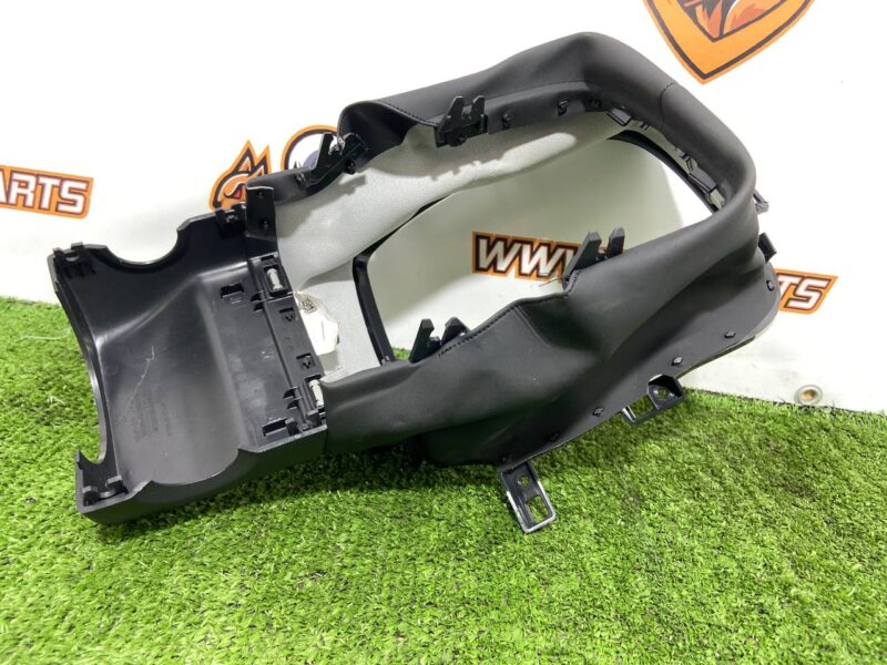LR152615 Upper Steering Column Shroud Range Rover Sport L461 (2023-) Used cost  € in stock 1 pcs.