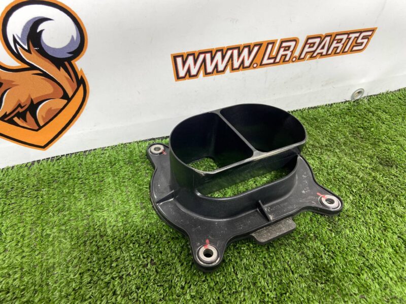 LR153024 Air duct of the battery electromotor Range Rover Sport L461 (2023-) Used cost  € in stock 1 pcs.