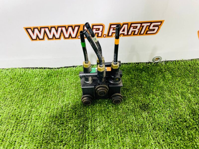 LR153323 Rear air suspension valve block for Range Rover Sport L461 (2023-) Used cost 300 € in stock 2 pcs.