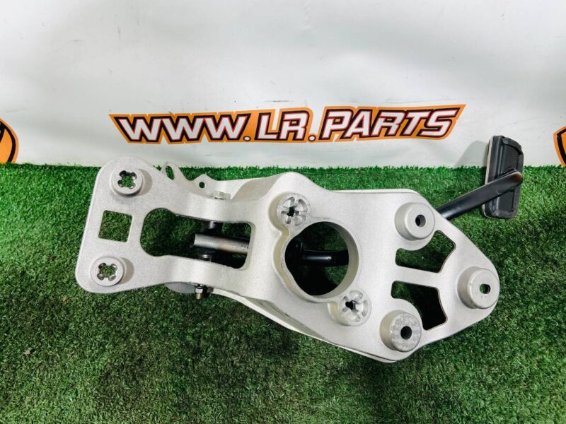 LR153592 Brake pedal assembly for Range Rover Sport L461 (2023-) Used cost  € in stock 2 pcs.