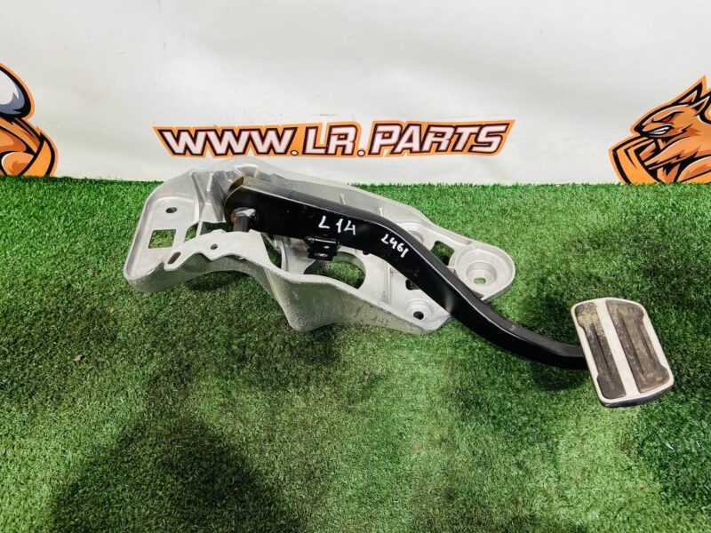 LR153592 Brake pedal assembly for Range Rover Sport L461 (2023-) Used cost  € in stock 2 pcs.