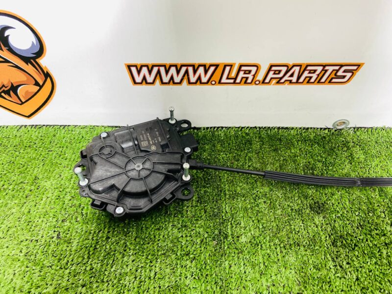 LR153798 Rear lock castle for Range Rover Sport L461 (2023-) Used cost 130 € in stock 2 pcs.