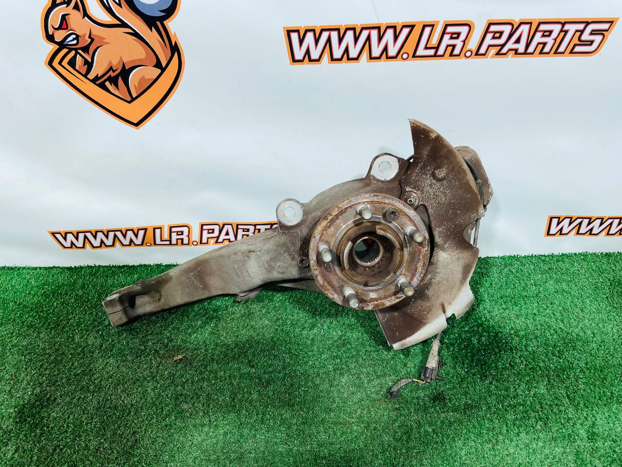 LR155543 Steering knuckle (pin) front left Range Rover L405 (2013-2021) used cost 500 € in stock 2 pcs.