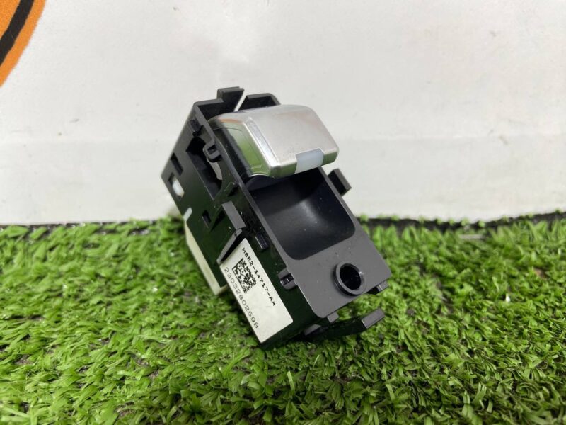 LR157134 Passenger door window lifter button, rear left / right Range Rover Sport L461 (2023-) Used cost  € in stock 3 pcs.