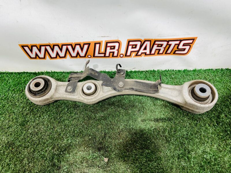 LR187033 Rear upper right lever Range Rover Sport L461 (2023-) Used cost  € in stock 3 pcs.