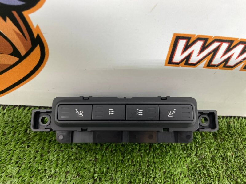 LR167020 Rear seat heater switch Range Rover Sport L461 (2023-) Used cost  € in stock 1 pcs.