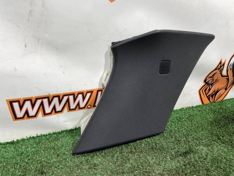 LR168466 Left Rear Pillar Trim Range Rover Sport L461 (2023-) Used cost  € in stock 1 pcs.