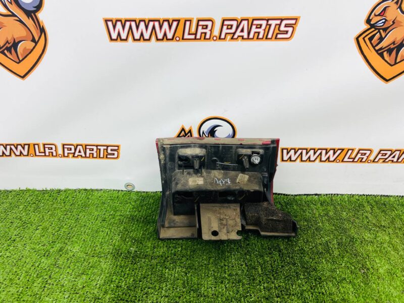 LR168693 Lower right wing molding Range Rover Sport L461 (2023-) Used. cost  € in stock 1 pcs.