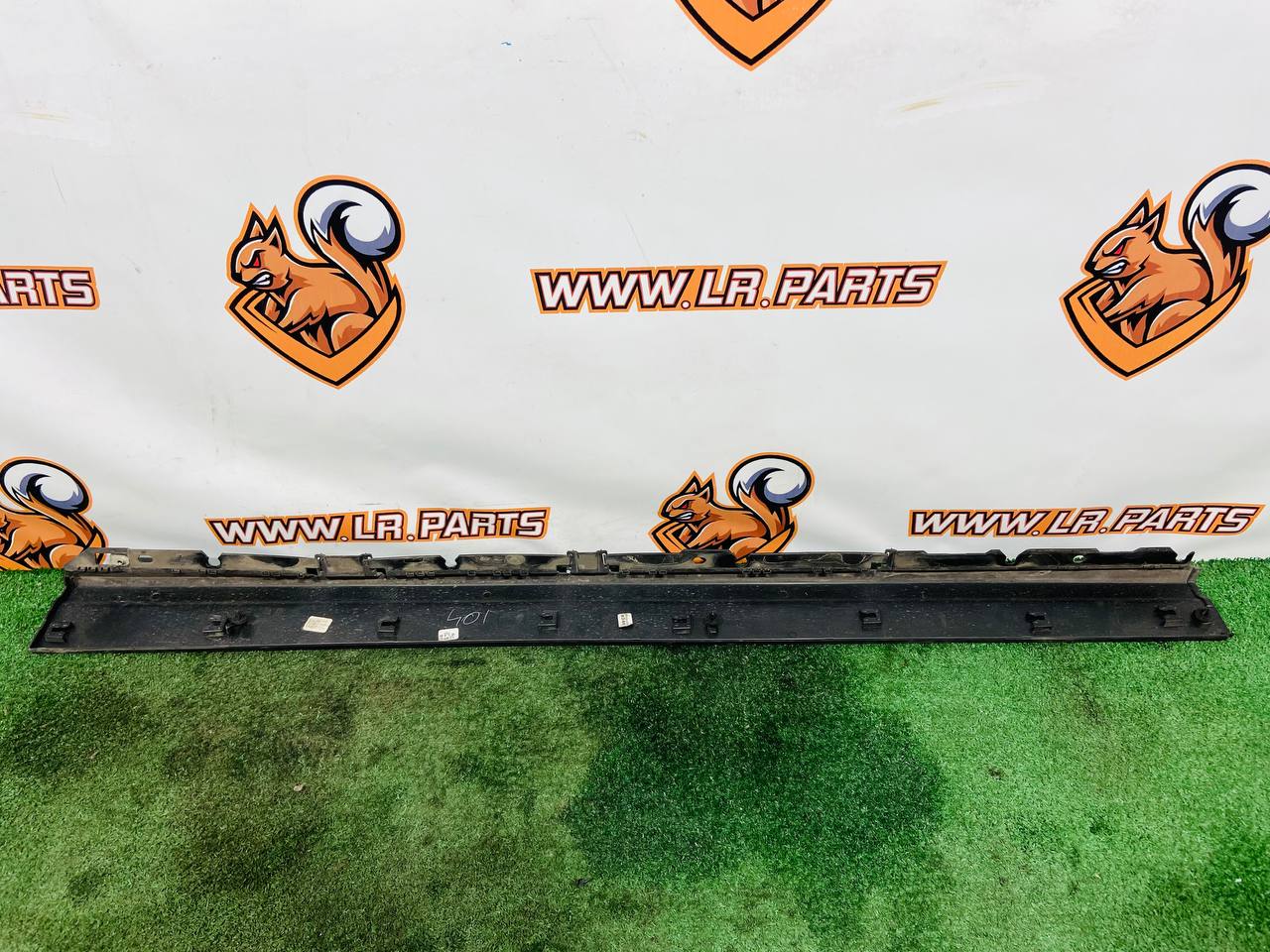 LR169124 Front left door threshold molding for Range Rover Sport L461 (2023-) Used cost 80 € in stock 1 pcs.