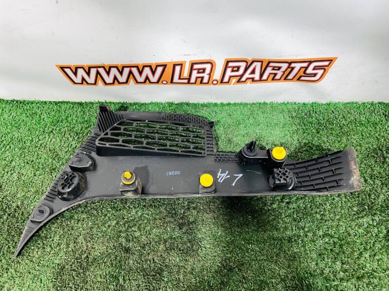 LR169225 Right Range Rover Sport L461 (2023-) used drain channel trim cost 35 € in stock 1 pcs.