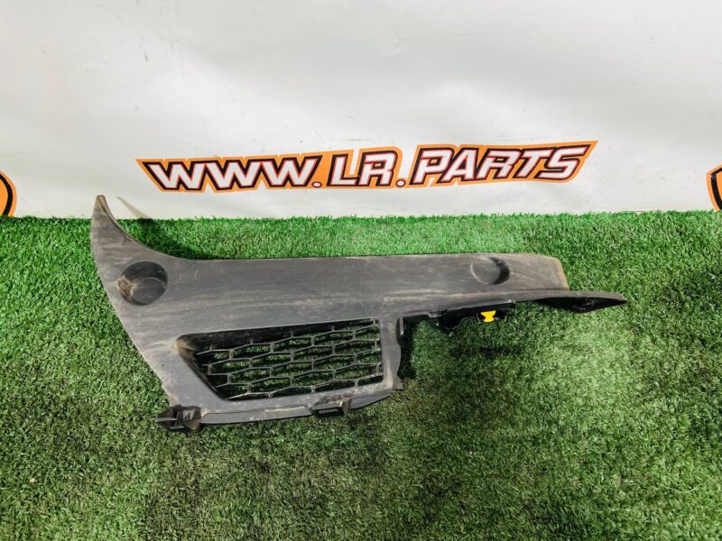 LR169225 Right Range Rover Sport L461 (2023-) used drain channel trim cost 35 € in stock 1 pcs.
