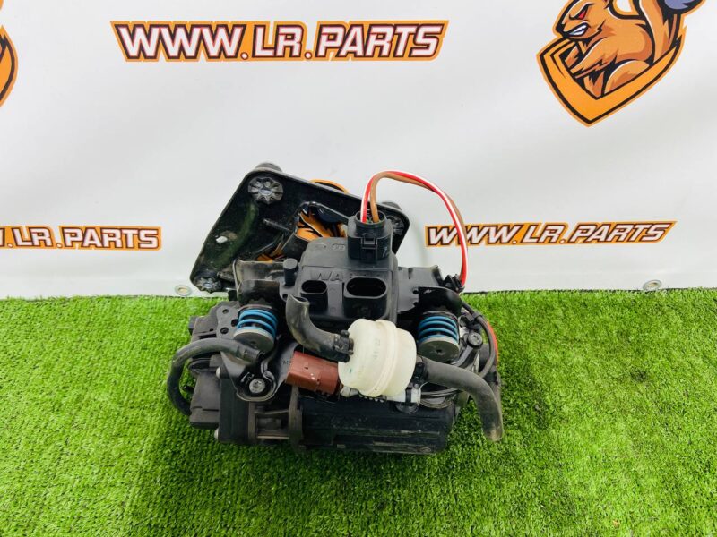 LR172657 Air suspension compressor for Range Rover Sport L461 (2023-) Used cost  € in stock 1 pcs.