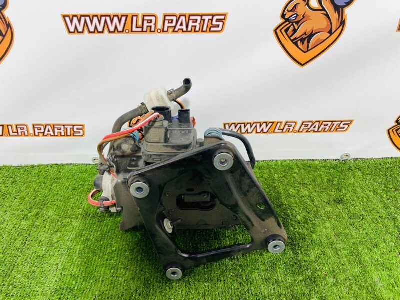LR172657 Air suspension compressor for Range Rover Sport L461 (2023-) Used cost  € in stock 1 pcs.