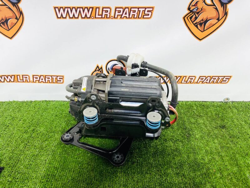 LR172657 Air suspension compressor for Range Rover Sport L461 (2023-) Used cost  € in stock 1 pcs.