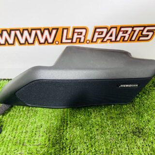 LR172757 Finishing of the right front door with a Range Rover Sport L461 (2023-) speaker Used cost 100 € in stock 1 pcs.