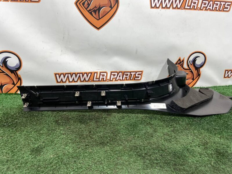 LR172915 Front right threshold overlay Range Rover Sport L461 (2023-) Used cost  € in stock 1 pcs.