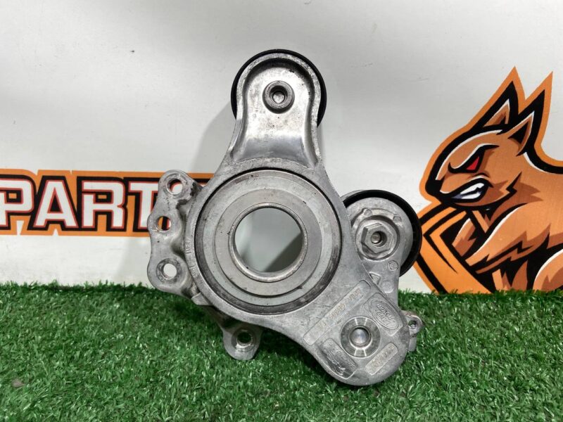 LR173137 Tensioner 3.0TD drive belt for Range Rover Sport L494 (2014-2022) Used cost 50 € in stock 1 pcs.