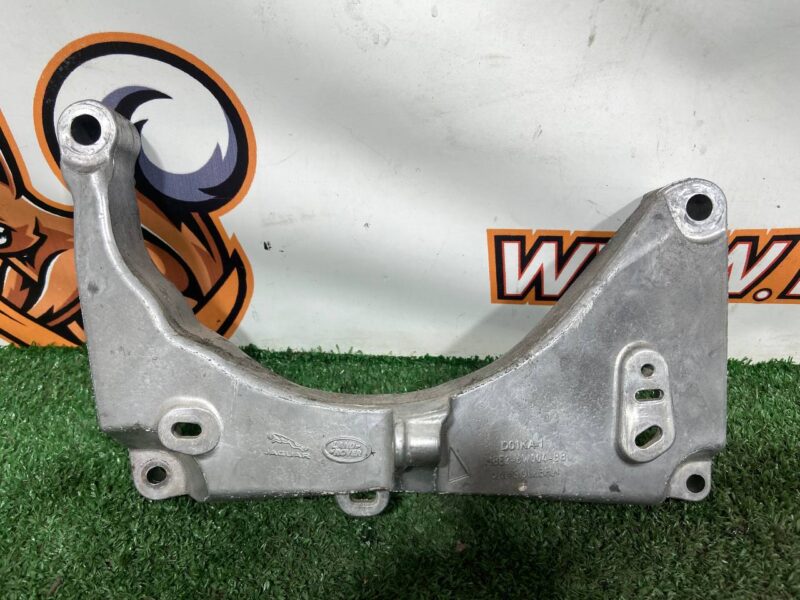 LR174007 Engine mount front bracket 3.0 Range Rover Sport L461 (2023-) Used cost  € in stock 1 pcs.