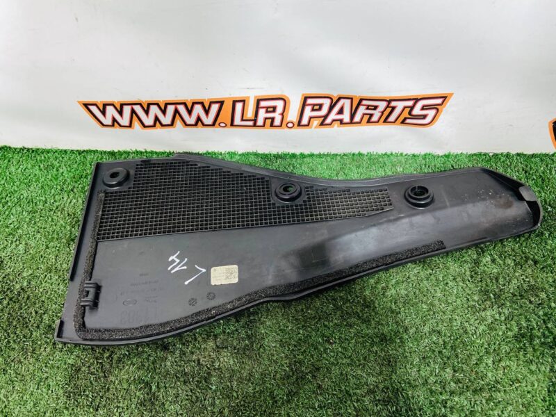 LR174700 Right hood upper panel overlay for Range Rover Sport L461 (2023-) used cost 30 € in stock 2 pcs.