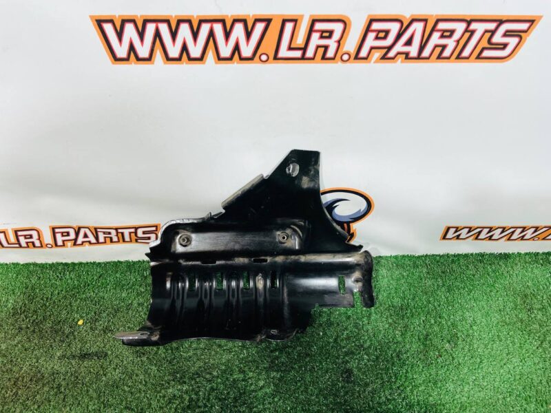 LR175538 Bracket of splash shield for floor tray Range Rover Sport L461 (2023-) Used cost 45 € in stock 2 pcs.
