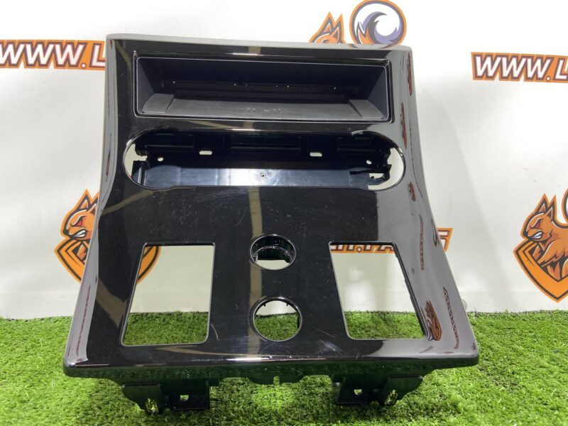 LR178900 Console panel assembly Range Rover Sport L461 (2023-) Used cost  € in stock 1 pcs.