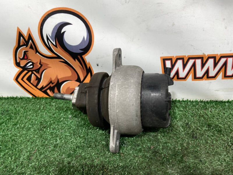 LR180953 Left engine mount 3.0D Range Rover Sport L461 (2023-) Used cost  € in stock 1 pcs.