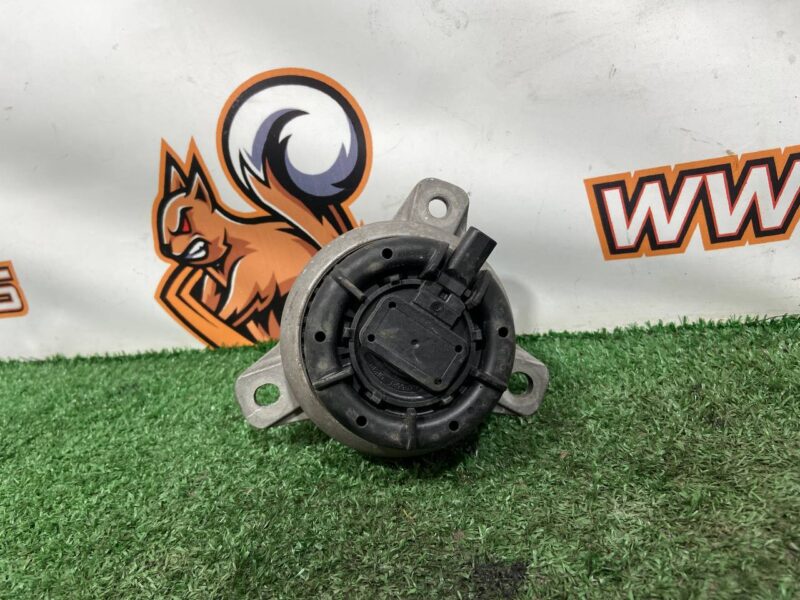 LR180953 Left engine mount 3.0D Range Rover Sport L461 (2023-) Used cost  € in stock 1 pcs.