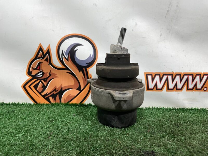 LR180953 Left engine mount 3.0D Range Rover Sport L461 (2023-) Used cost  € in stock 1 pcs.