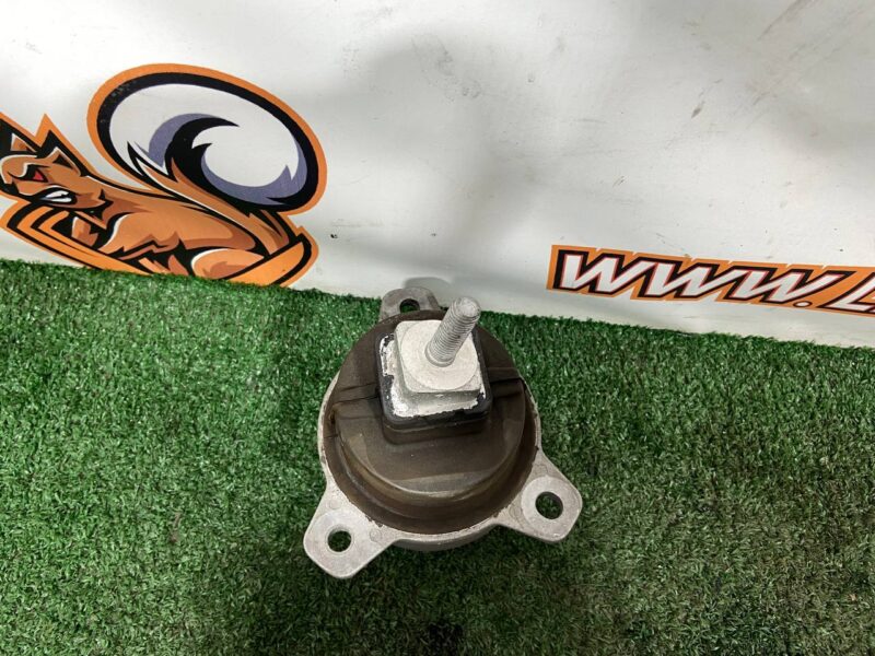 LR180963 Right Engine Mount 3.0D Range Rover Sport L461 (2023-) Used cost  € in stock 2 pcs.