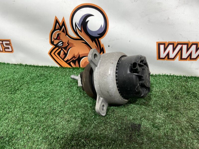 LR180963 Right Engine Mount 3.0D Range Rover Sport L461 (2023-) Used cost  € in stock 2 pcs.