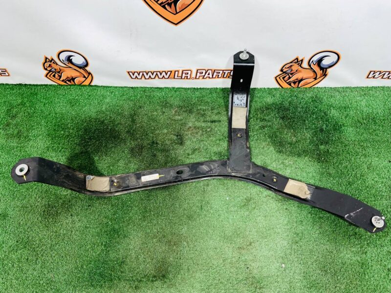 LR181219 Right fuel tank bracket Range Rover Sport L461 (2023-) Used cost  € in stock 2 pcs.