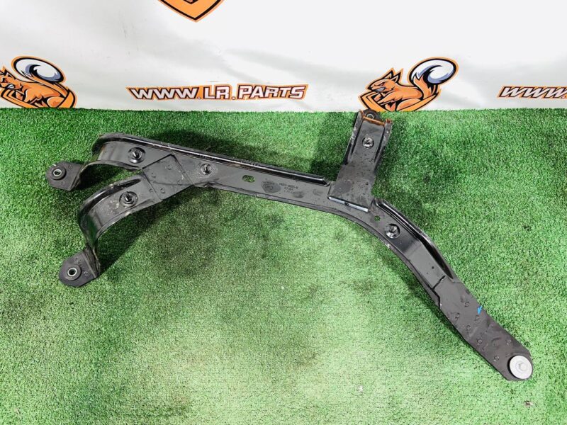 LR181220 Left fuel tank bracket Range Rover Sport L461 (2023-) Used cost  € in stock 2 pcs.