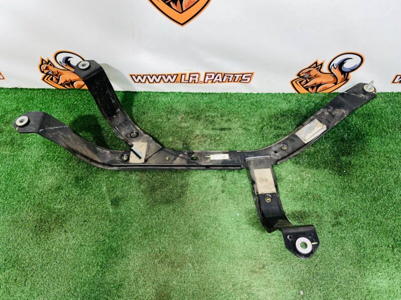 LR181220 Left fuel tank bracket Range Rover Sport L461 (2023-) Used cost  € in stock 2 pcs.