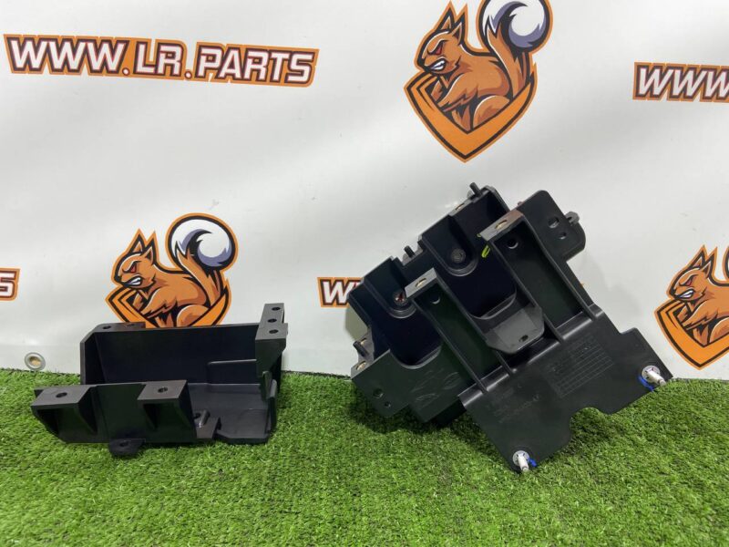 LR181263 Bracket of the spare wheel lower assembly Range Rover Sport L461 (2023-) Used cost  € in stock 1 pcs.