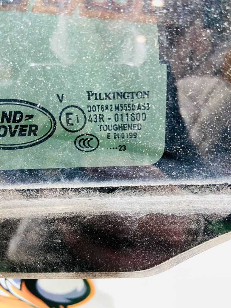 LR182003 Rear door glass (triangle) left Range Rover Sport L461 (2023-) Second hand cost 240 € in stock 1 pcs.