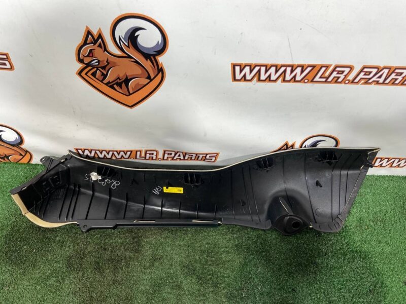 LR182913 Refurbishment of the right inner panel pillar Range Rover Sport L461 (2023-) Used cost  € in stock 1 pcs.