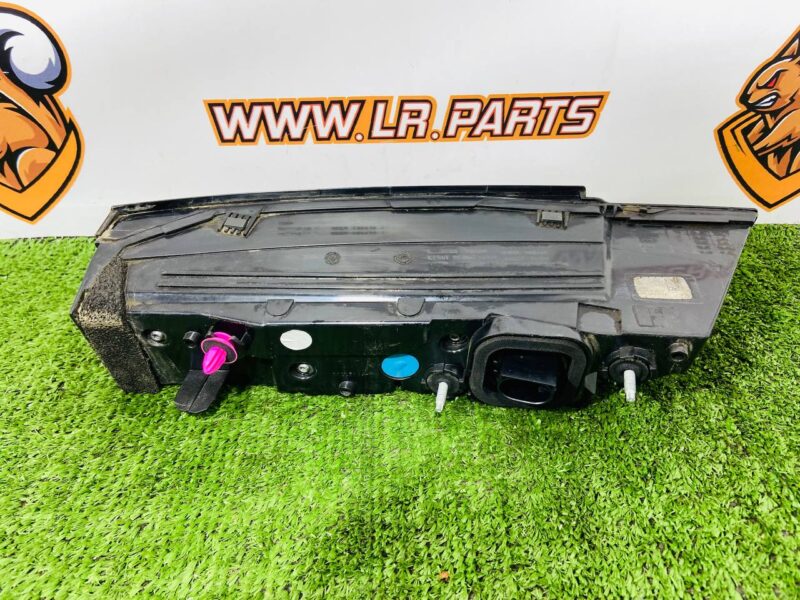 LR183056 Right rear tail light on the trunk lid for Range Rover Sport L461 (2023-) Used cost 300 € in stock 1 pcs.