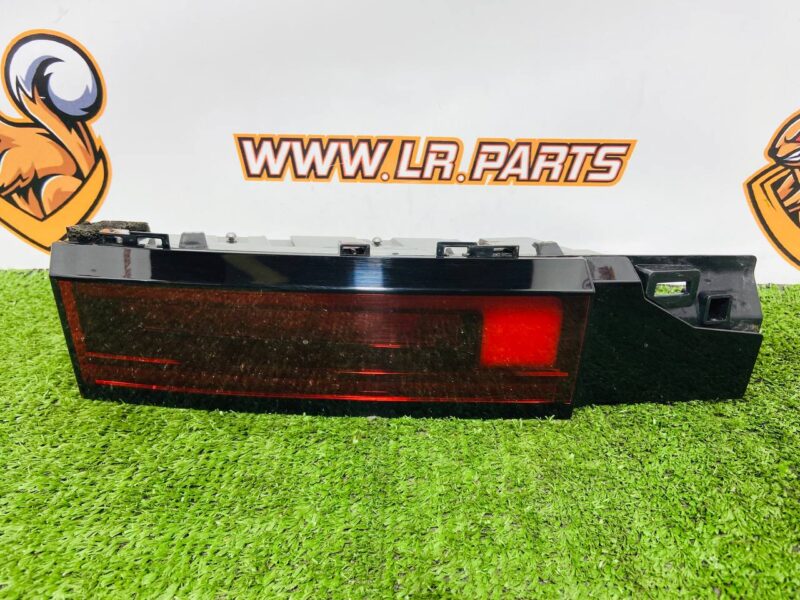 LR183056 Right rear tail light on the trunk lid for Range Rover Sport L461 (2023-) Used cost 300 € in stock 1 pcs.