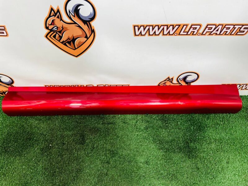 LR183543 Front right door molding Range Rover Sport L461 (2023-) Used cost 200 € in stock 1 pcs.