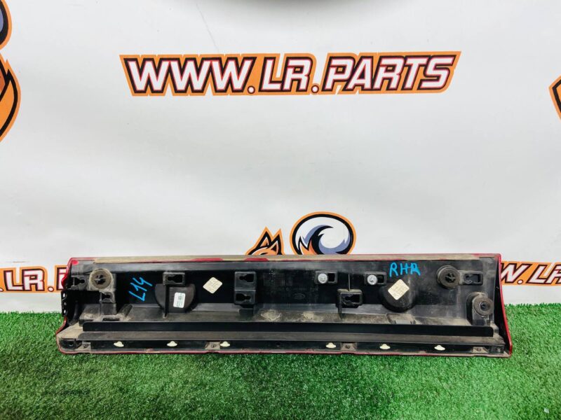 LR183546 Rear right door molding for Range Rover Sport L461 (2023-) Used cost 200 € in stock 1 pcs.