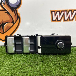LR186366 Driver's door window lift button block for Range Rover Sport L461 (2023-) Used. cost € in stock 1 pcs.