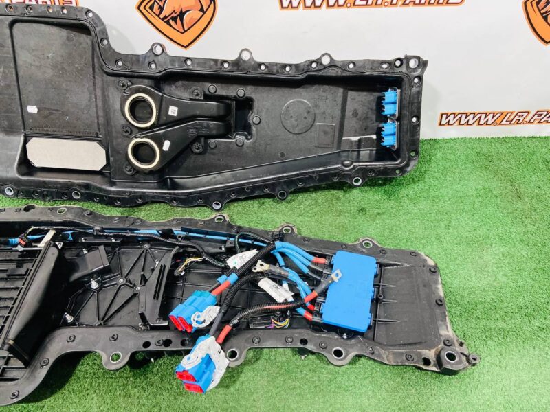 T2H39738KIT Electric distribution box with Jaguar F-Pace X761 (2017-) used case cost  € in stock 1 pcs.