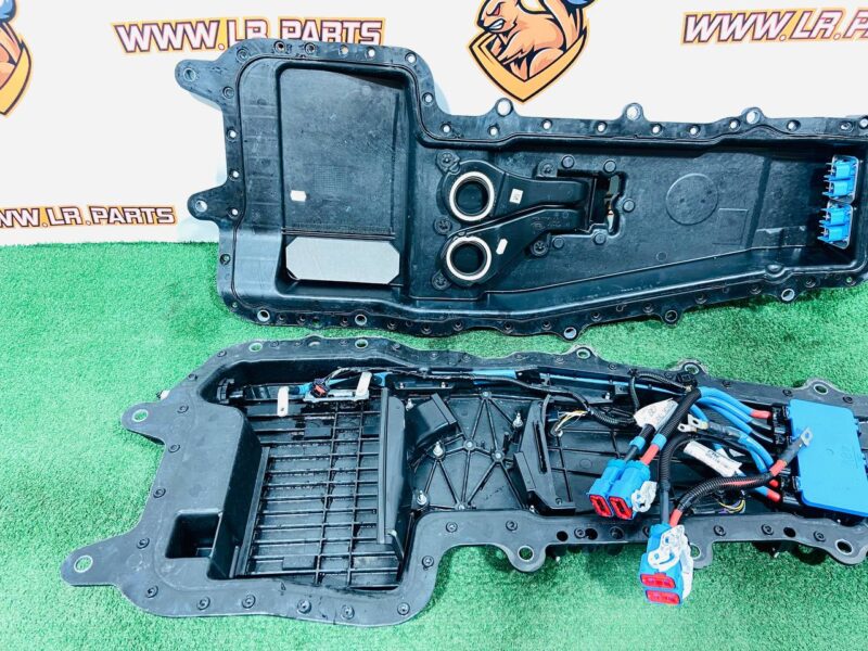 T2H39738KIT Electric distribution box with Jaguar F-Pace X761 (2017-) used case cost  € in stock 1 pcs.