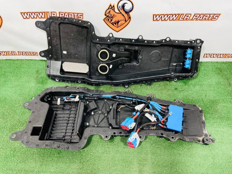 T2H39738KIT Electric distribution box with Jaguar F-Pace X761 (2017-) used case cost  € in stock 1 pcs.